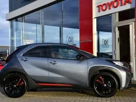 Toyota Aygo X 1.0 VVT-i S-CVT Undercover Jun Takahashi Limited Automaat 72pk thumbnail 3