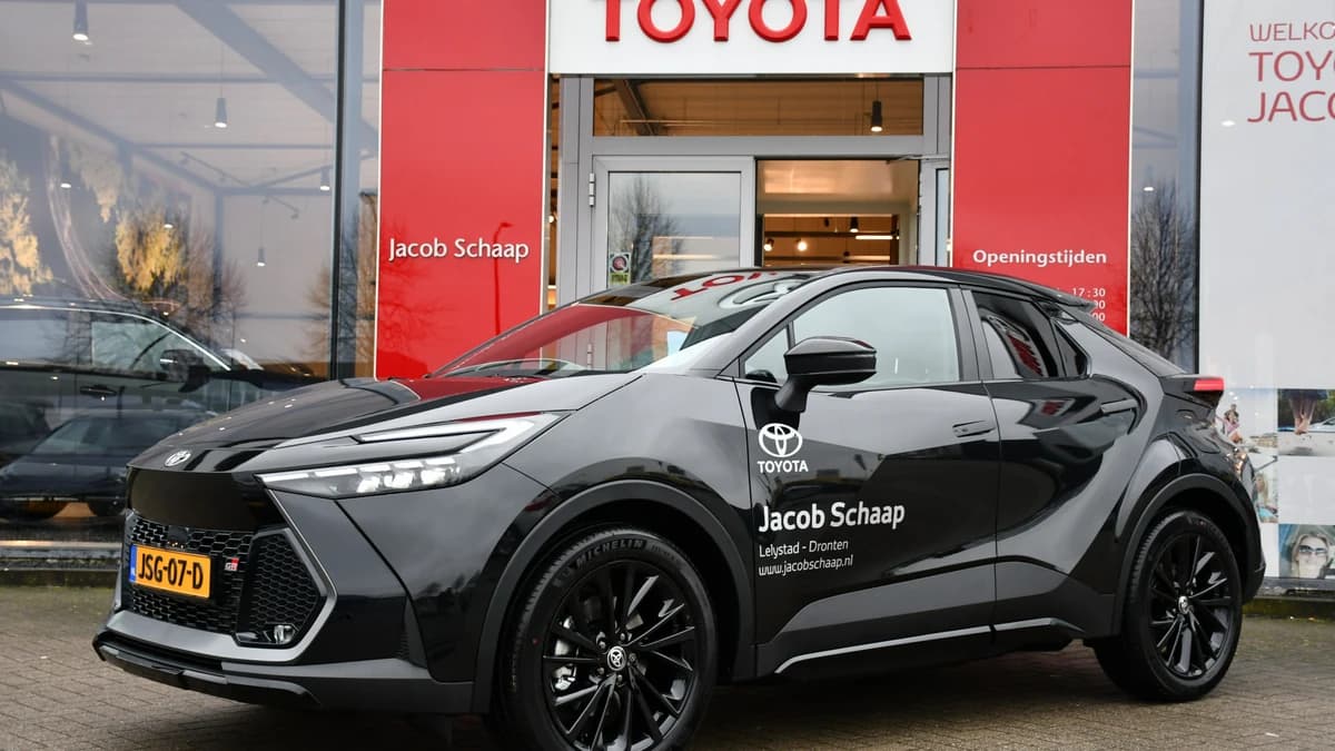 Toyota C-HR 2.0 Plug-in Hybrid 220 Black Edition Automaat 223pk — foto 1