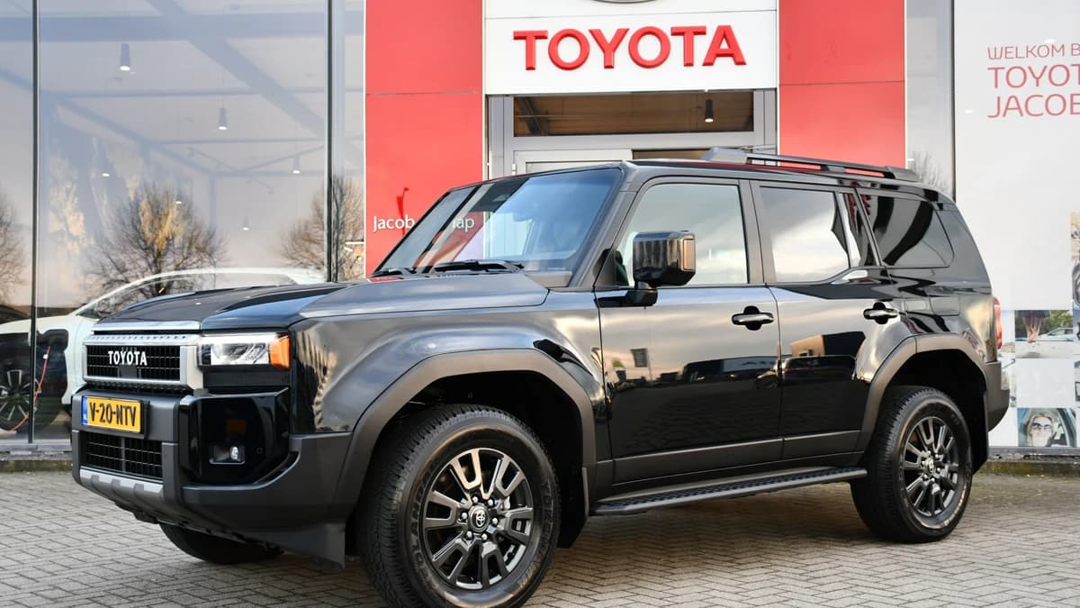 Toyota Land Cruiser 2.8 D-4D Standard Roof Window Van First Edition Limited Automaat 206pk — foto 1