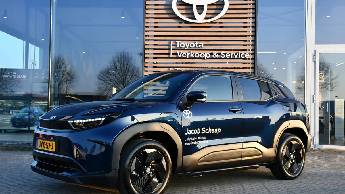 Toyota Urban Cruiser Dynamic 61 kWh Automaat 175pk — foto 1