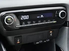 Toyota Yaris 1.5 Hybrid 115 Dynamic Limited 116pk Automaat thumbnail 11