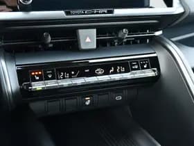 Toyota C-HR 2.0 Plug-in Hybrid 220 Dynamic Automaat 223pk thumbnail 17