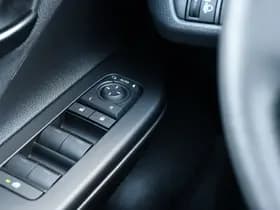 Toyota C-HR 2.0 Plug-in Hybrid 220 Dynamic Automaat 223pk thumbnail 22