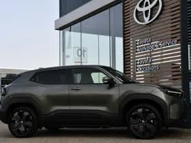 Toyota Urban Cruiser Executive 61 kWh Automaat 174pk thumbnail 2