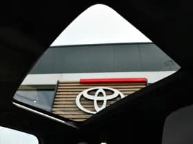 Toyota Urban Cruiser Executive 61 kWh Automaat 174pk thumbnail 5