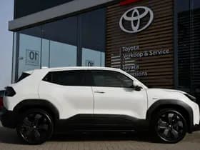 Toyota Urban Cruiser Executive 61 kWh Automaat 174pk thumbnail 3