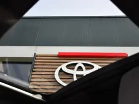 Toyota Urban Cruiser Executive 61 kWh Automaat 174pk thumbnail 6