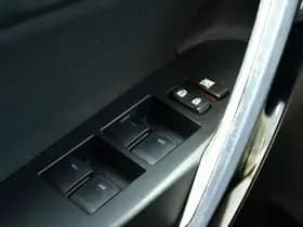 Toyota Auris thumbnail 24