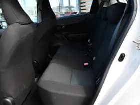 Toyota Yaris thumbnail 12