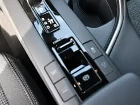 Toyota C-HR 2.0 Plug-in Hybrid 220 Dynamic Automaat 223pk thumbnail 14