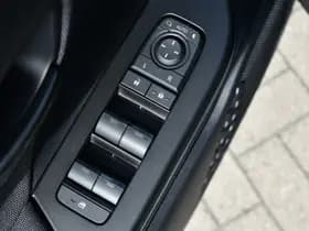 Toyota C-HR 2.0 Plug-in Hybrid 220 Dynamic Automaat 223pk thumbnail 20