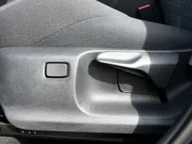 Toyota C-HR 2.0 Plug-in Hybrid 220 Dynamic Automaat 223pk thumbnail 21