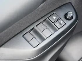 Toyota Yaris thumbnail 16