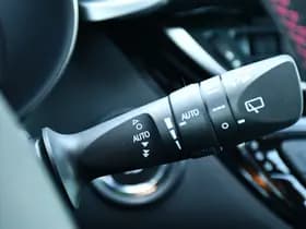 Toyota C-HR thumbnail 10