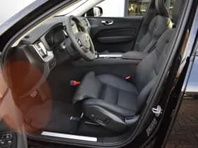 Volvo XC60 T6 AWD 350PK Plug-in Hybrid Ultra Dark thumbnail 2