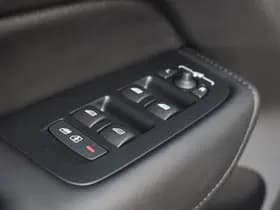 Volvo XC60 T6 AWD 350PK Plug-in Hybrid Ultra Dark thumbnail 12