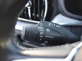 Volvo V60 Cross Country T5 AWD 250PK Automaat Pro thumbnail 31