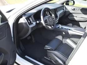 Volvo XC60 T6 AWD 350PK Plug-in Hybrid Plus Dark thumbnail 28