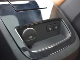 Volvo V60 T6 AWD 350PK Plug-in Hybrid Ultra Dark thumbnail 27