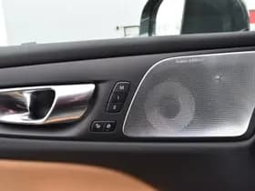 Volvo V60 T6 AWD 350PK Plug-in Hybrid Ultra Dark thumbnail 30