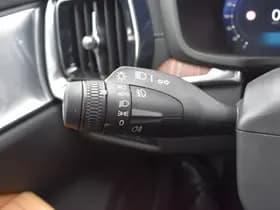 Volvo V60 T6 AWD 350PK Plug-in Hybrid Ultra Dark thumbnail 35