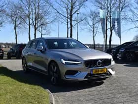 Volvo V60 T6 AWD 350PK Plug-in Hybrid Essential Bright thumbnail 2