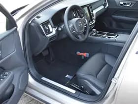 Volvo V60 T6 AWD 350PK Plug-in Hybrid Essential Bright thumbnail 20