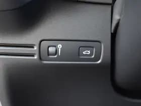 Volvo XC40 Recharge Pro thumbnail 30