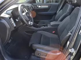 Volvo EX40 thumbnail 2