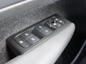 Volvo XC40 Recharge P8 AWD R-Design thumbnail 17