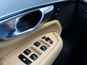 Volvo XC90 T8 Twin Engine AWD Momentum thumbnail 19