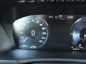 Volvo XC90 T8 Twin Engine AWD Momentum thumbnail 23