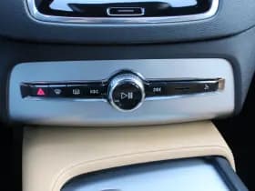 Volvo XC90 T8 Twin Engine AWD Momentum thumbnail 28