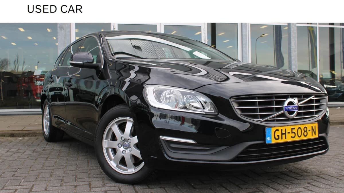 Volvo V60 T3 Momentum — foto 1