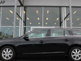 Volvo V60 T3 Momentum thumbnail 2