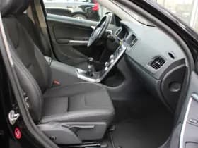 Volvo V60 T3 Momentum thumbnail 35