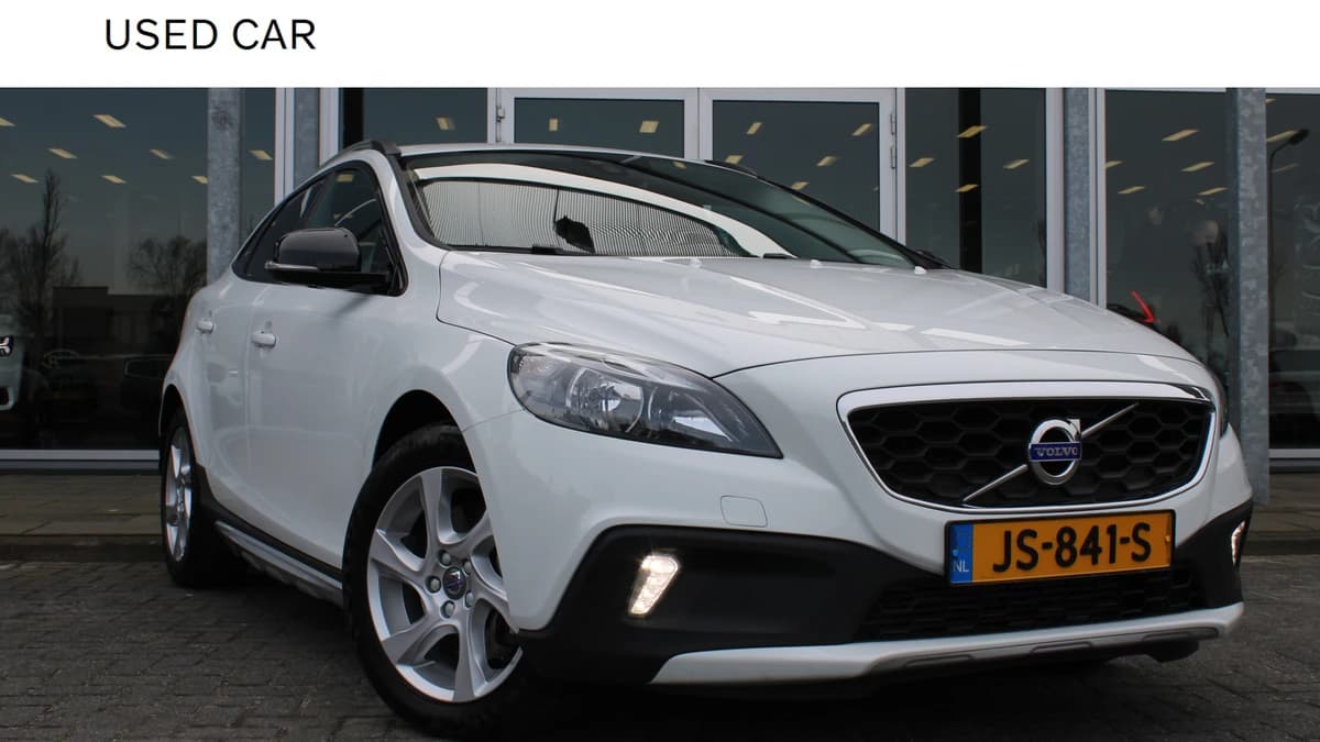 Volvo V40 Cross Country T3 Momentum — foto 1