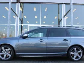 Volvo V70 2.5T Momentum thumbnail 2