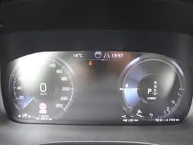 Volvo XC60 T8 Twin Engine AWD Momentum Pro thumbnail 25