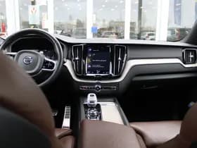 Volvo XC60 T8 Twin Engine AWD Momentum Pro thumbnail 38