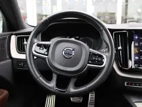 Volvo XC60 T8 Twin Engine AWD Momentum Pro thumbnail 39