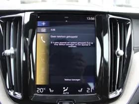 Volvo XC60 T8 Twin Engine AWD Momentum Pro thumbnail 41