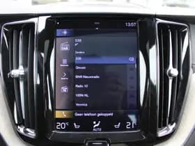 Volvo XC60 T8 Twin Engine AWD Momentum Pro thumbnail 42