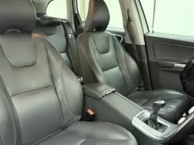 Volvo XC60 D3 150pk Polar+ / Lederen bekleding / Stoelverwarming / Elektr. verstelbare stoel / Trekhaak / All-season banden / thumbnail 6