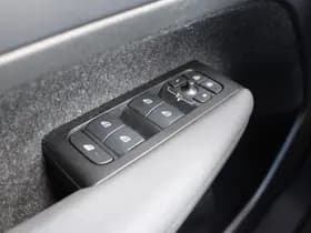 Volvo XC40 Recharge P8 AWD R-Design thumbnail 18