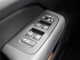 Volvo V60 2.0 T6 Plug-in hybrid AWD Plus Dark thumbnail 18