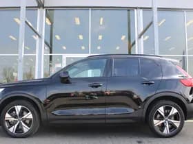 Volvo XC40 thumbnail 2