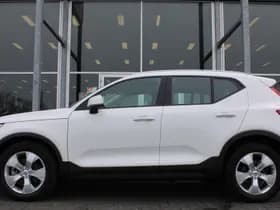 Volvo XC40 thumbnail 2