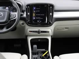 Volvo XC40 thumbnail 40