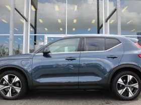 Volvo XC40 thumbnail 2